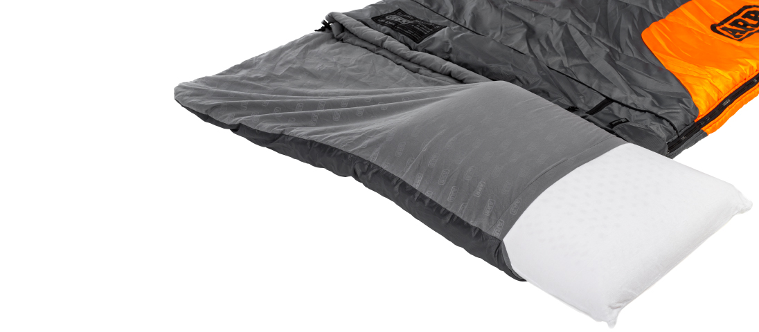 ARB コンパクト スリーピングバッグ（シュラフ、寝袋）枕の装着スペース