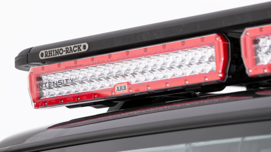 ARB INTENSITY インテンシティ LEDライトバー Rhino-Rack（ライノラック）ルーフラックに装着（1）