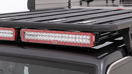 ARB INTENSITY インテンシティ LEDライトバー Rhino-Rack（ライノラック）ルーフラックに装着（2）